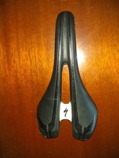 Sella Sella Bici Specializzata Romin Evo Rinforzata in Fibra di Carbonio 143 mm