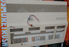 Case Commodore 128 con viti