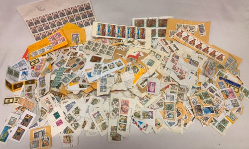Ampio lotto francobolli - di,