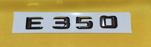 Emblema distintivo posteriore