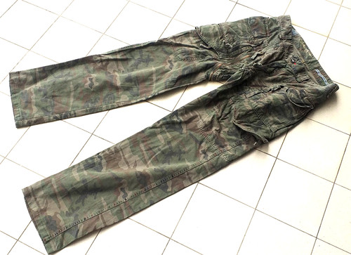 Pantaloni tipo militare