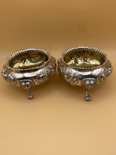 COPPIA DI SALI DA TAVOLA MASCHERA LEONE ARGENTO MASSICCIO LONDRA 1869 DI THOMAS SMILY, 280g