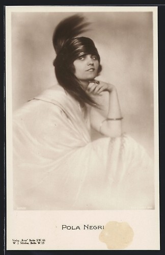 Attore pola negri posa in - l'attore,