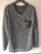 Maglia grigia L, nuova, scollata con taschino verde