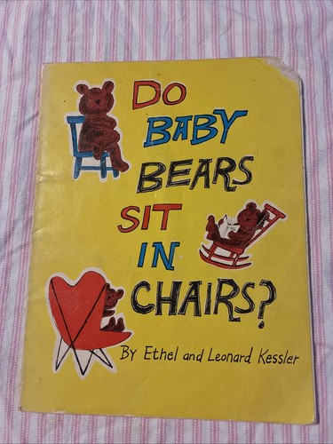 Baby bears sit chairs - do,
