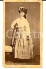 1870 ca MILANO Giovane donna con mezzi guanti in pizzo *Foto Carlo GUSBERTI