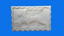BASSORILIEVO IN CEMENTO BIANCO
