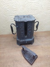 Antica stufa in ghisa per