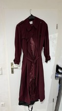 Trench alla moda, rosso
