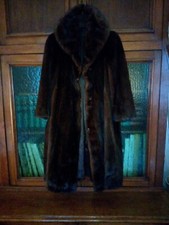 Pelliccia visone scuro, usata buono stato, spalle cm40, lung.105, giro ruota 175