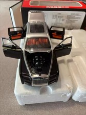 Rolls-Royce Phantom in scala 1:18, realizzato in metallo da collezione. 