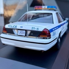 AUTOART 1/18 FORD CROWN VICTORIA AUTO DELLA POLIZIA - MONTREAL DEL CANADA