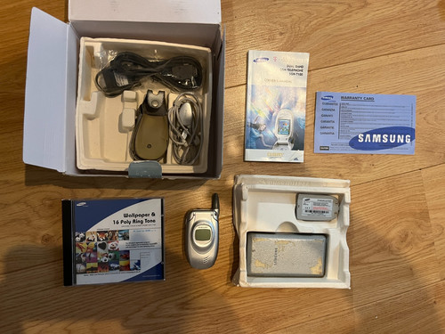 Telefono vintage con scatola