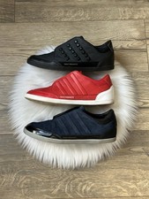 Lotto di tre paia di sneakers