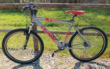 Mountain Bike Ovam, gruppo Shimano 3x8 rapporti, cerchi 26