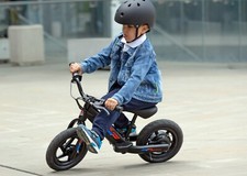 Balance bike (bici senza pedali) elettrica per bambini dai 3 ai 7 anni