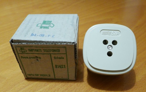 Presa telefonica passante - ,