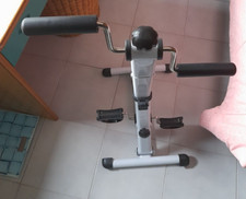 Pedaliera per riabilitazione munita con impugnature rotanti colore bianco RA010B