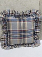 Cuscini quadrati con volant a