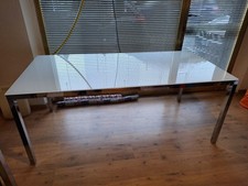 Tavolo in vetro satinato