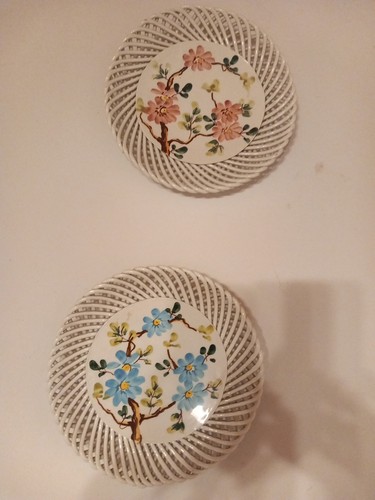 Piatti bianchi decorati a - bianchi,