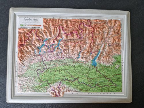Carta geografica rilievo - in,
