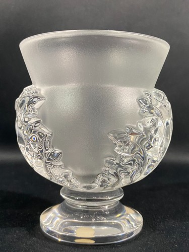 Vase sur piedouche décor - sur,