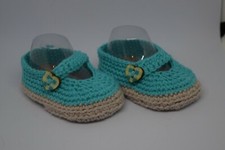 Sandali chiusi neonato, uncinetto,colore turchese,cinturino,bottone cuore.Nuovo.