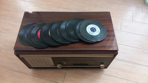 Radio epoca con giradischi - d'epoca,