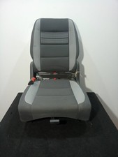 LEFT REAR SEATS / + HITCH /