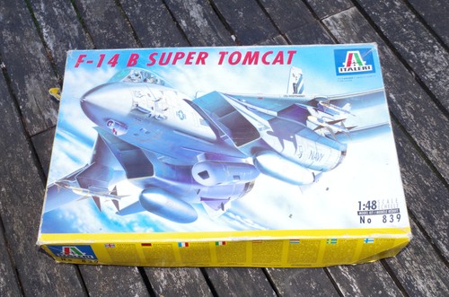 Italeri super tomcat - b,
