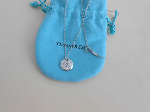 Collana con ciondolo tondo