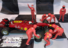 1:18 American Diorama 76556 Set 7 personaggi Ferrari F1 Pit Crew #3 - Decalcomanie applicate