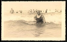 Cartolina fotografica donna in