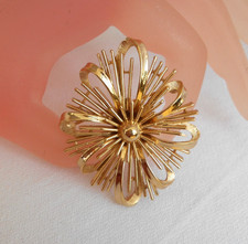 Spilla TRIFARI metallo oro