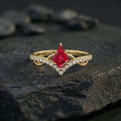 Anello rubino taglio aquilone - rubino,