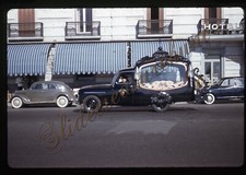 Funerale Hearse Auto Napoli Italia 35mm Slide anni 50 bordo rosso Kodachrome