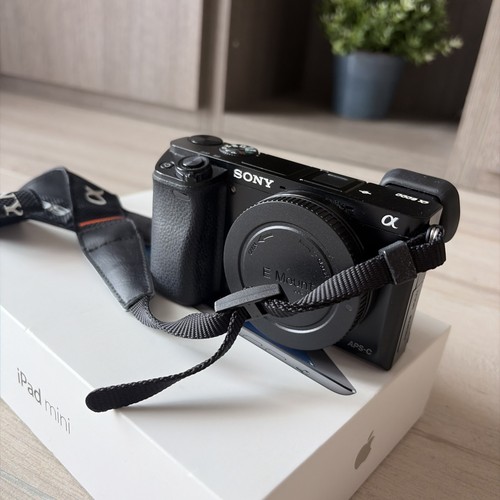Sony α6000 50mm 24 3 - +,