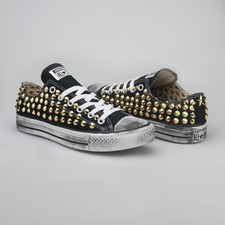 Converse bassa nera borchiata