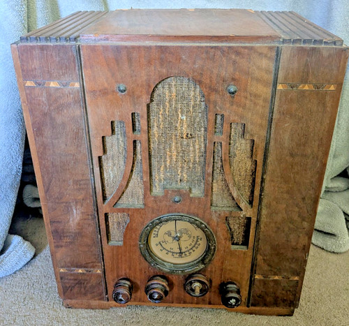 Antica radio mobile in - radio,