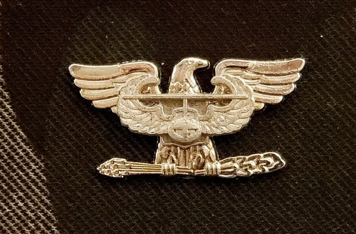 Spilla cappello distintivo