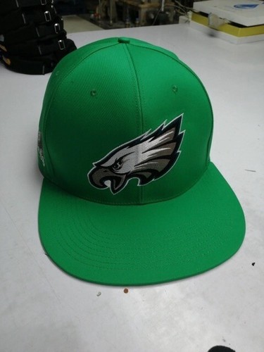 Cappello oversize ricamato