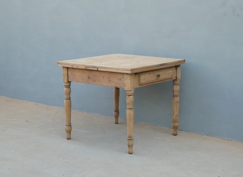 Tavolo quadrato rustico