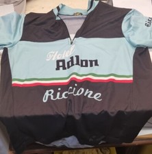 abbigliamento bici e casco