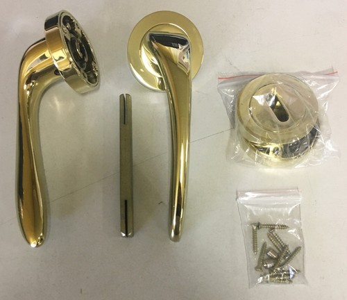 Coppia manigia porta - x,