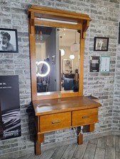poltrona da barbiere e mobile