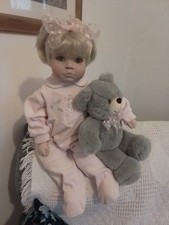 Capelli biondi occhi azzurri