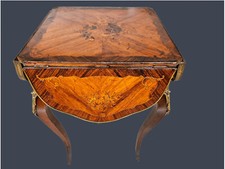 TAVOLO A QUADRIFOGLIO