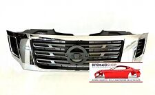 GRIGLIA RADIATORE CROMATA/NERA PER NISSAN NAVARA 01/2015> [OE 623104KJ1C]