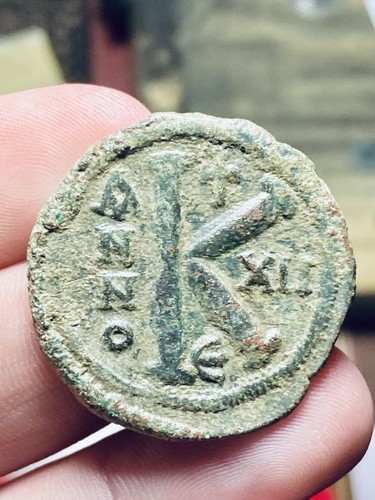 Giustiniano half follis - ae,